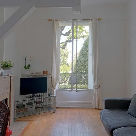 Charming Bright Studio In Luxurious 16th Paris