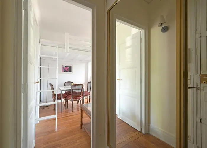 Апартаменты Charming Bright Studio In Luxurious 16th *